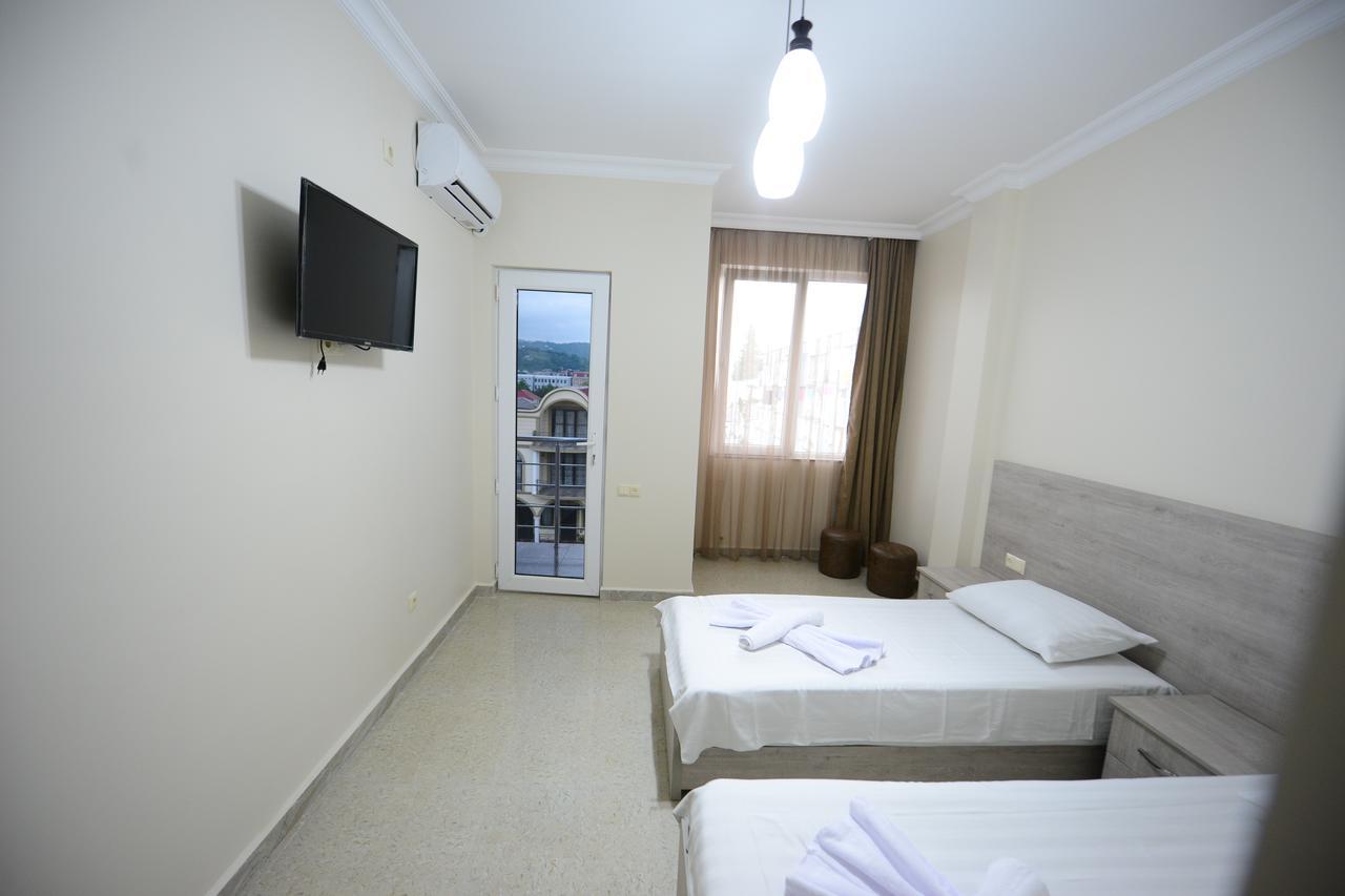 Family Hotel Batumi Exterior foto