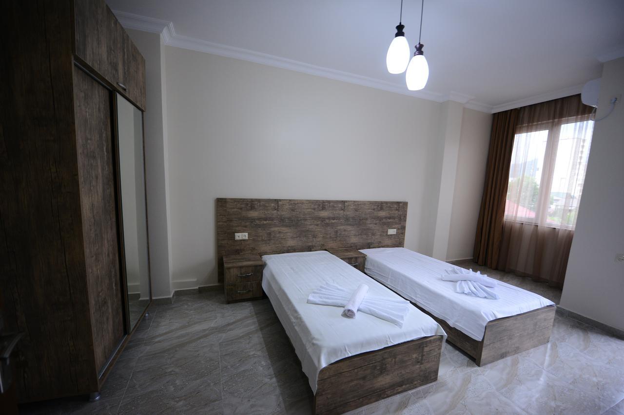 Family Hotel Batumi Exterior foto