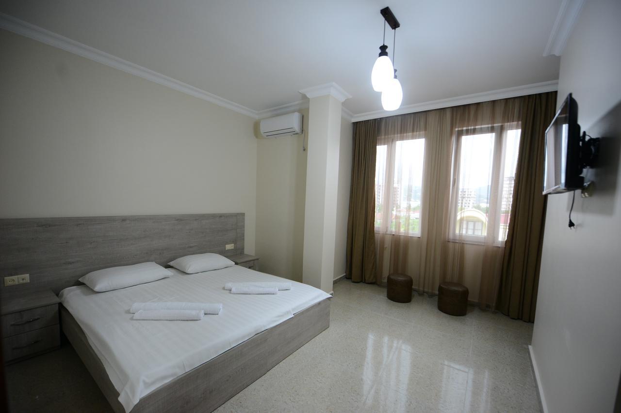 Family Hotel Batumi Exterior foto